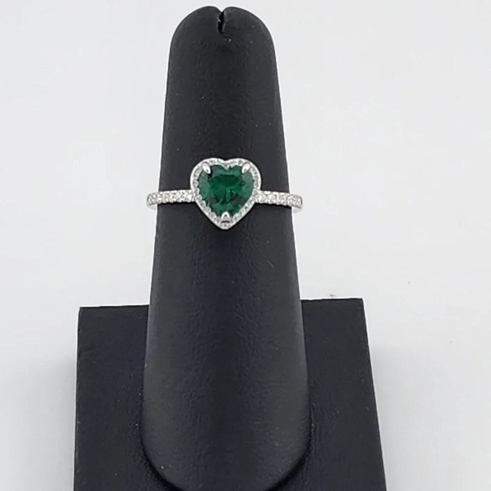 Dazzling Green Heart Gemstone Ring in Solid 925 Sterling Silver Perfect Gift